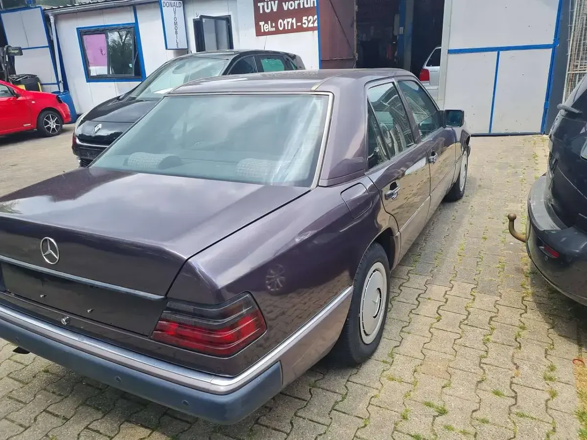 Brugt Mercedes E220 150 HK (110 kW) 1992 Sedan