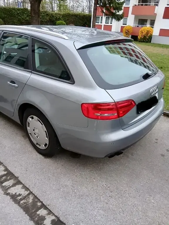 Gebraucht Audi A4 Attraction 120 PS (88 kW) 2011 Silber Kombi