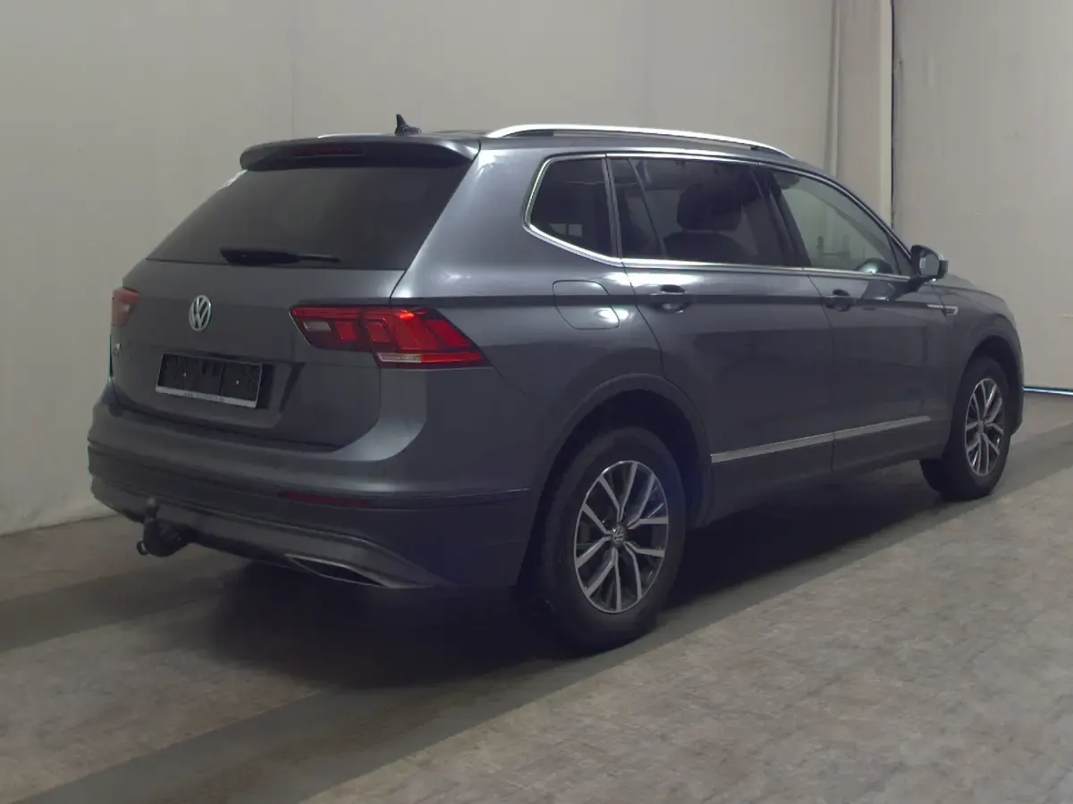 Gebraucht VW Tiguan Allspace Comfortline 150 PS (110 kW) 2021 Grau SUV