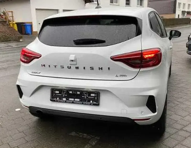 Neu Mitsubishi Colt Plus 91 PS (66 kW) 2025 Antarktisweiß Kleinwagen