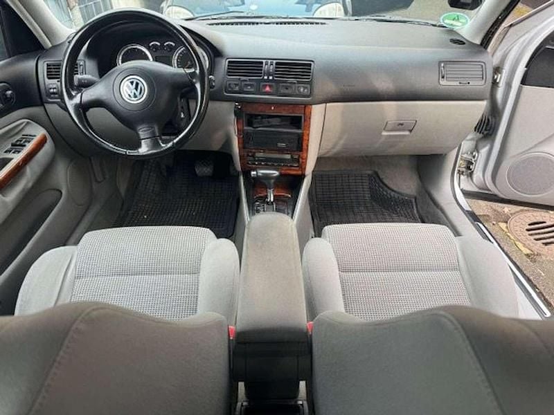 Gebraucht VW Bora Highline 116 PS (85 kW) 2000 Reflexsilber metallic (metallic) Limousine