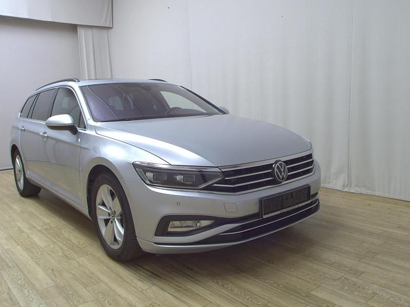Gebraucht VW Passat Style 200 PS (147 kW) 2022 Silber Kombi