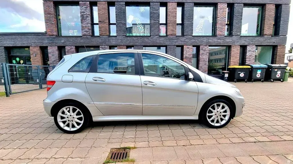 Gebraucht Mercedes B200 Avantgarde 136 PS (100 kW) 2009 Silber Van / Kleinbus