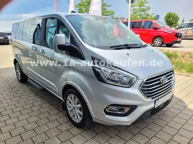 Gebraucht Ford Tourneo Custom Titanium 170 PS (125 kW) 2023 Silber Van