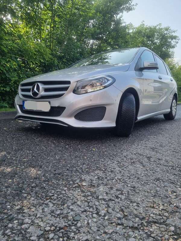 Grau Gebraucht 2016 Mercedes B180 Urban Van / Kleinbus | 10.900 € (Superpreis) - Bild 1/4