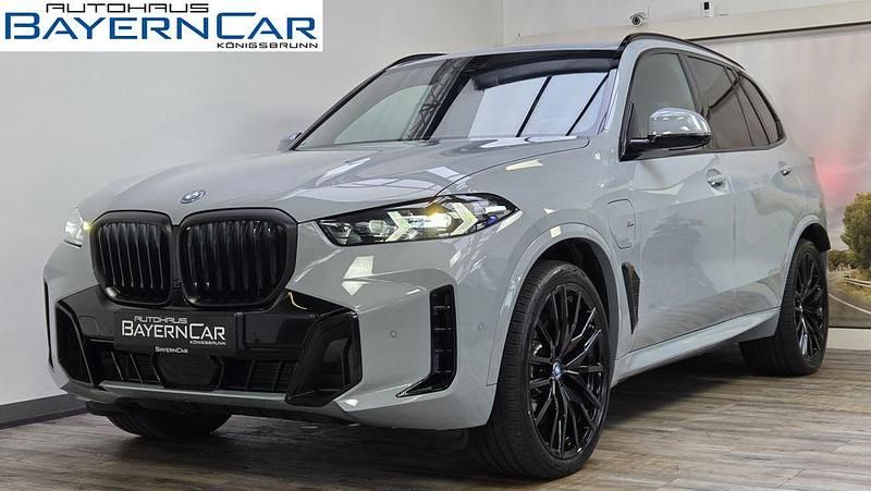 (0c4p) brooklyngrau Gebraucht 2025 BMW X5 M Sport SUV | 93.989 € - Bild 1/4