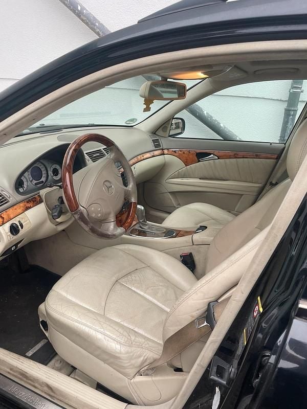 Gebraucht Mercedes E280 177 PS (130 kW) 2005 Schwarz Kombi