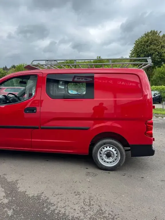 Gebraucht Nissan Evalia 90 PS (66 kW) 2010 Rot Van / Kleinbus