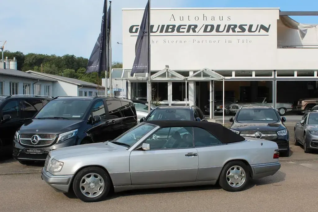 Gebraucht Mercedes E220 150 PS (110 kW) 1994 Silber Cabrio