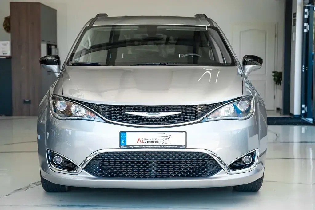 Gebraucht Chrysler Pacifica Touring 291 PS (214 kW) 2017 Grau Van / Kleinbus
