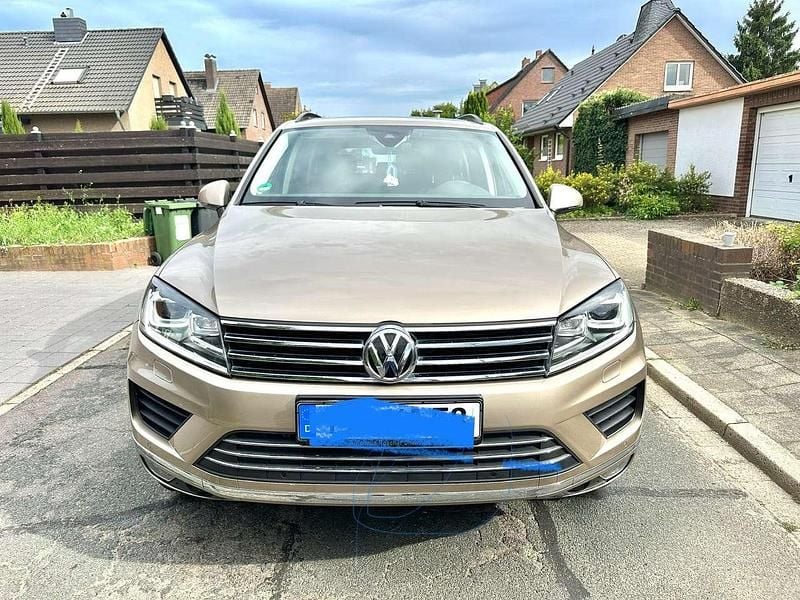 Beige Gebraucht 2017 VW Touareg Terrain Tech SUV | 18.500 € (Superpreis) - Bild 1/4