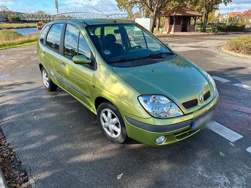 Grün Gebraucht 2000 Renault Mégane Limousine | 1.799 € (Fairer Preis) - Bild 1/4