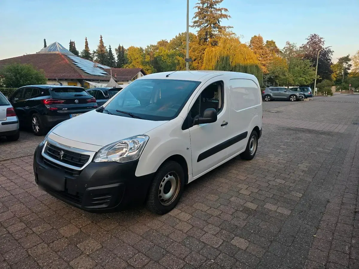 Gebraucht Peugeot Partner 99 PS (72 kW) 2018 Weiß Van / Kleinbus