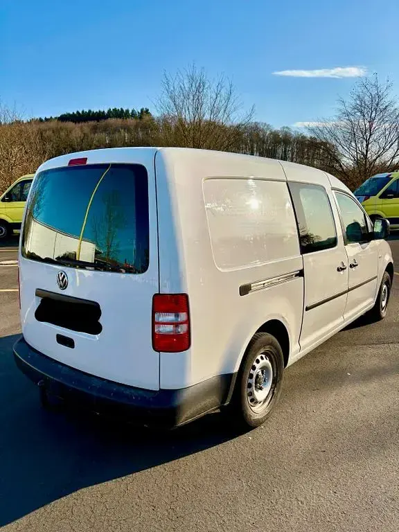 Usado VW Caddy 105 HP (77 kW) 2015 Branco Monovolume
