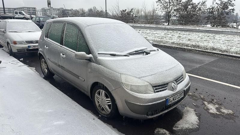 Silber Gebraucht 2004 Renault Scénic II Privilege Van / Kleinbus | 2.494 € (Fairer Preis) - Bild 1/3