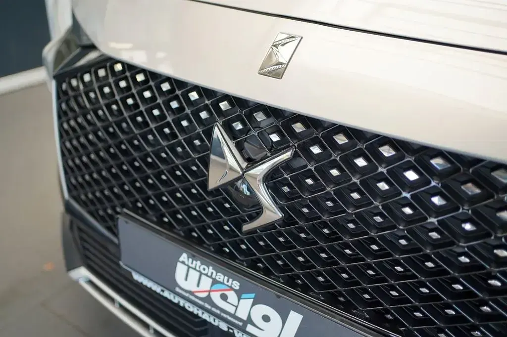 Gebraucht DS Automobiles DS7 Crossback Opera 131 PS (96 kW) 2024 Grau SUV