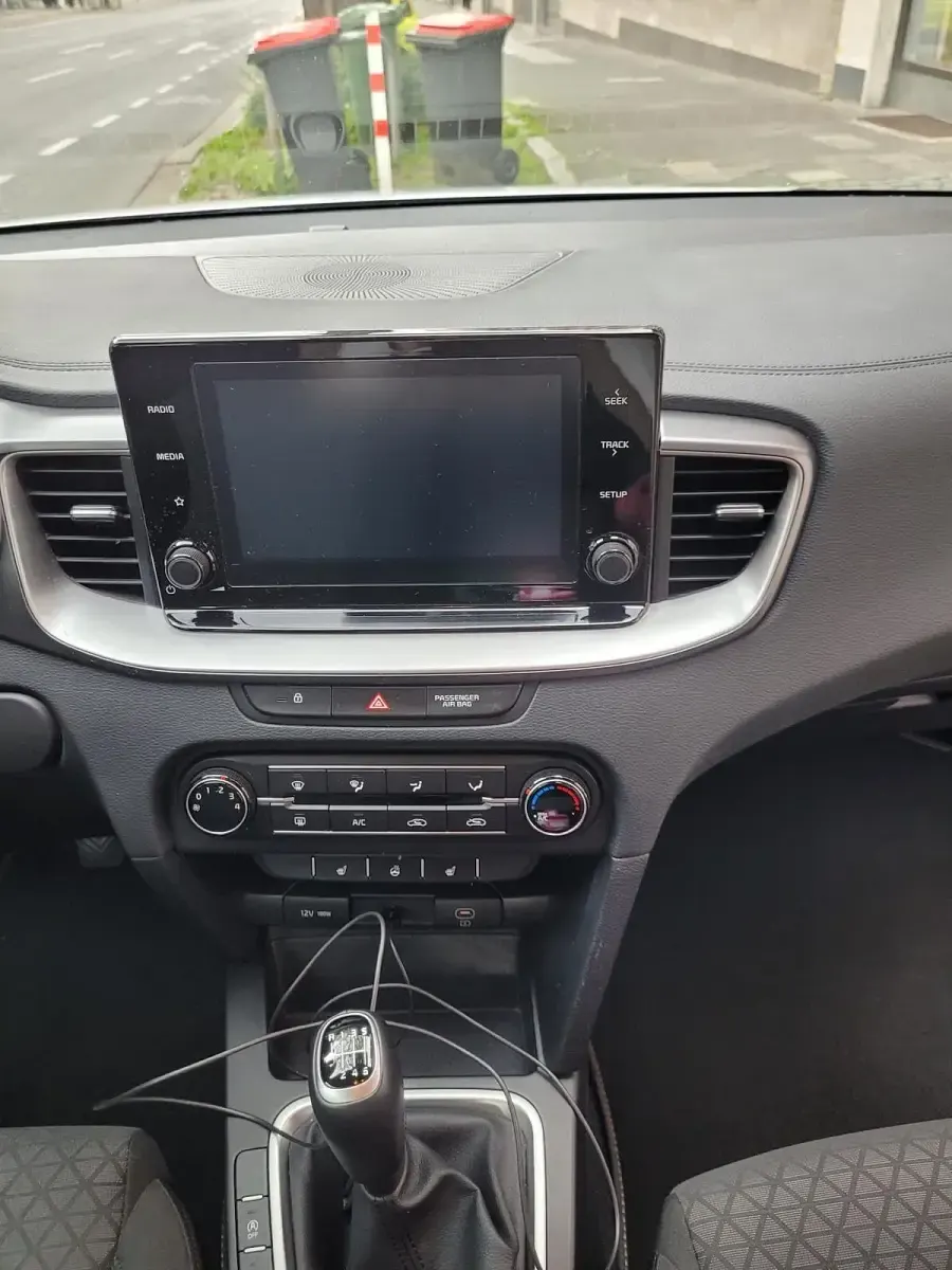 Gebraucht Kia Ceed 101 PS (74 kW) 2023 Silber Kleinwagen