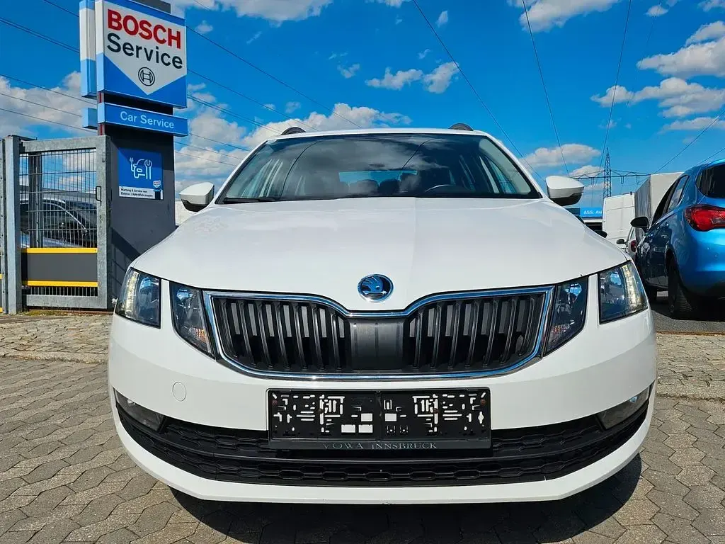 Gebraucht Skoda Octavia Ambition 116 PS (85 kW) 2017 Weiß Kombi