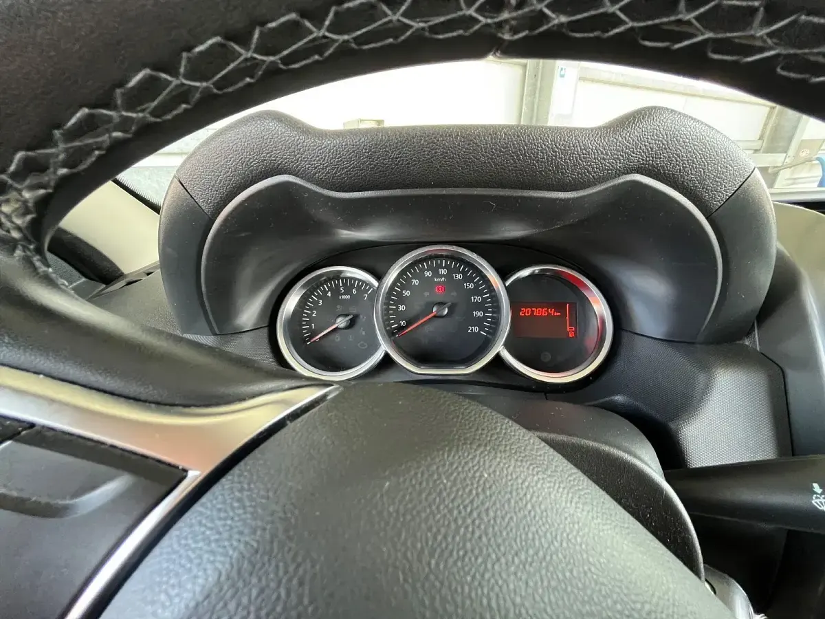 Gebraucht Dacia Duster Lauréate 114 PS (83 kW) 2018 Weiß SUV