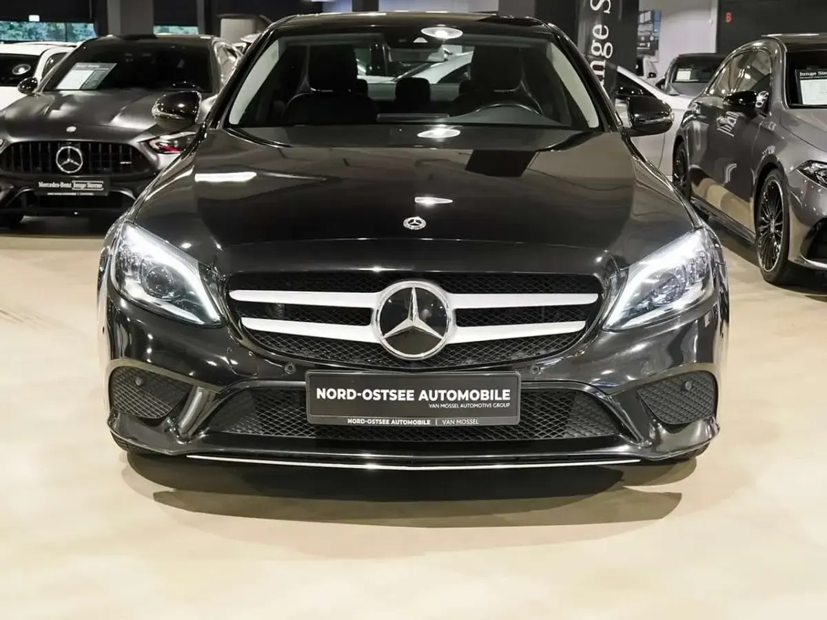 Gebraucht Mercedes C200 Avantgarde 184 PS (135 kW) 2019 Schwarz Limousine
