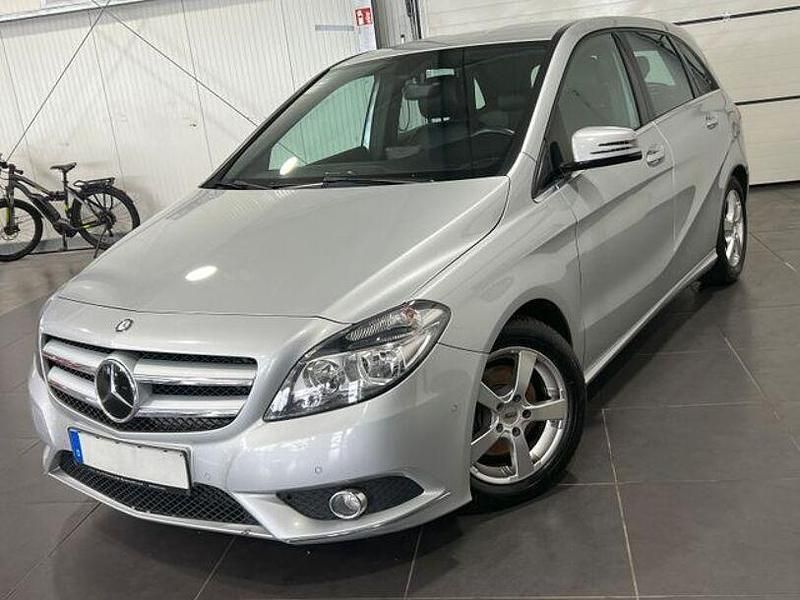 Gebraucht Mercedes B180 122 PS (89 kW) 2013 Silber Van / Kleinbus