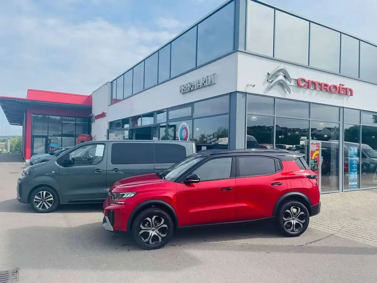 Gebraucht Citroën C3 Aircross PureTech 101 PS (74 kW) 2025 Elexier rot dach schwarz SUV