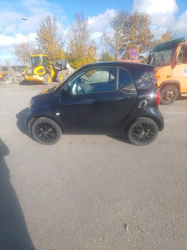 Schwarz Gebraucht 2015 Smart ForTwo Coupé Coupé | 9.800 € (Etwas zu teuer) - Bild 1/4