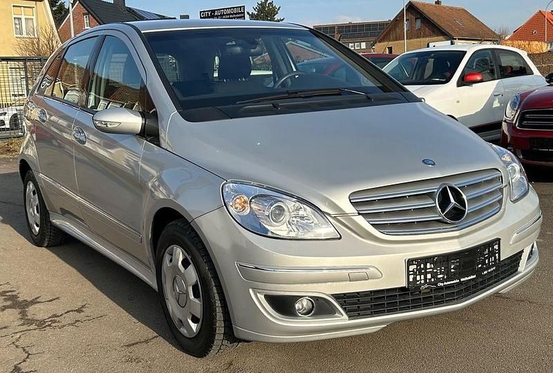 Gebraucht Mercedes B150 95 PS (69 kW) 2006 Silber Van / Kleinbus
