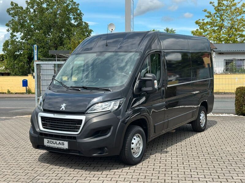 Grau Gebraucht 2018 Peugeot Boxer Van | 26.890 € - Bild 1/4