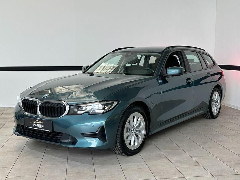 Gebraucht BMW 330e Advantage 292 PS (214 kW) 2020 Blau Kombi