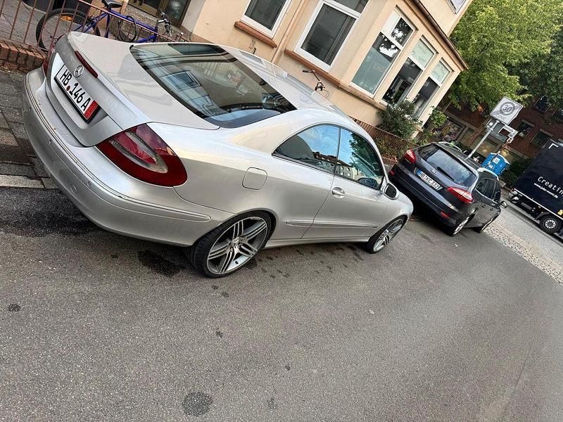 Silber Gebraucht 2004 Mercedes CLK270 Coupé | 3.450 € - Bild 1/4