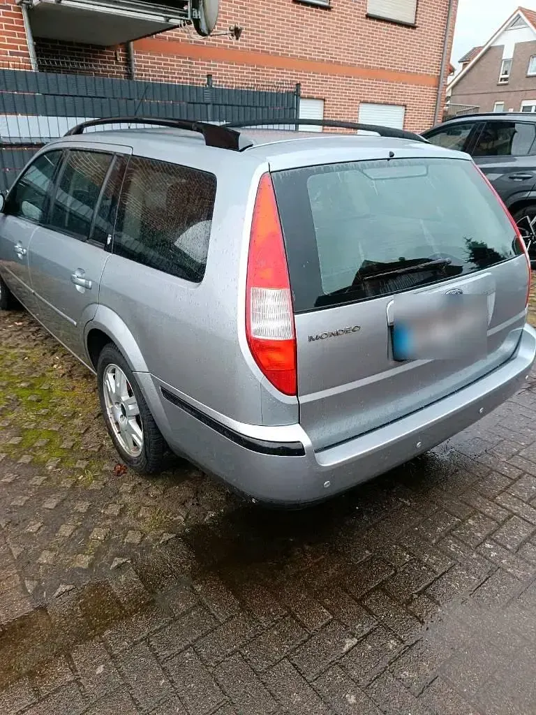 Usado Ford Mondeo 125 CV (91 kW) 2004 Plateado Familiar