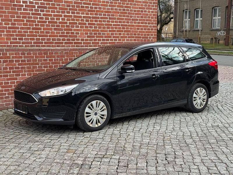 Usata Ford Focus Ambiente 101 CV (74 kW) 2017 Nero Berlina