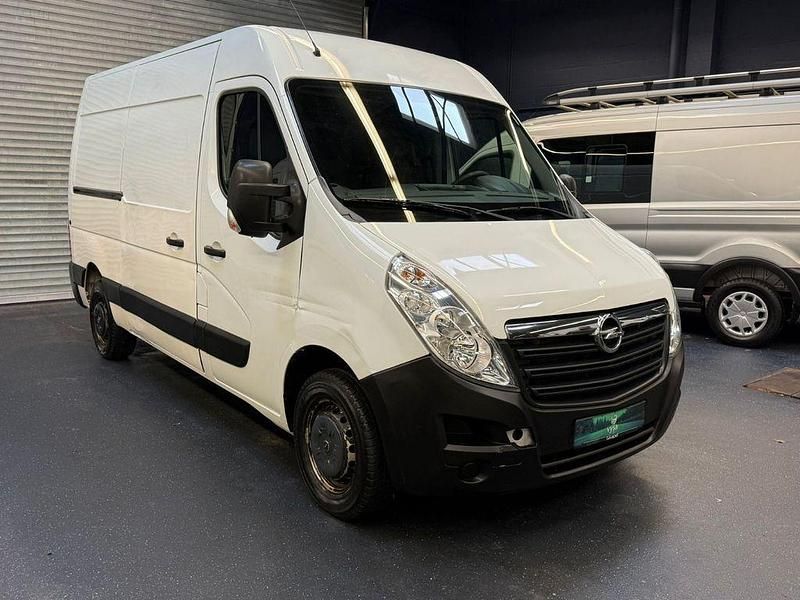 Gebraucht Opel Movano 131 PS (96 kW) 2018 Weiß Van / Kleinbus