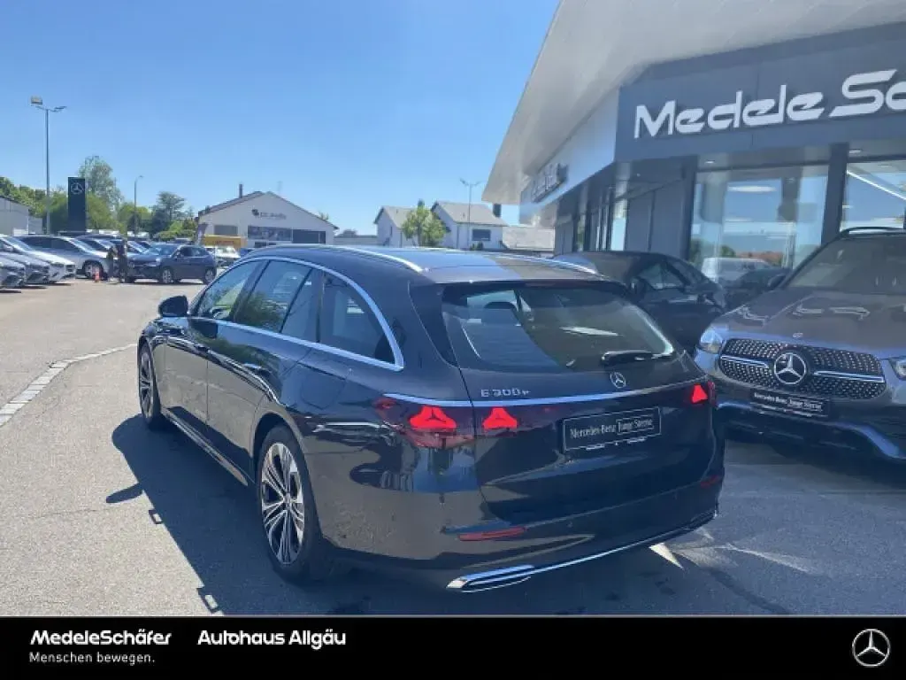 Gebraucht Mercedes E300 Avantgarde 204 PS (150 kW) 2024 Lack graphitgrau (metallic) Kombi