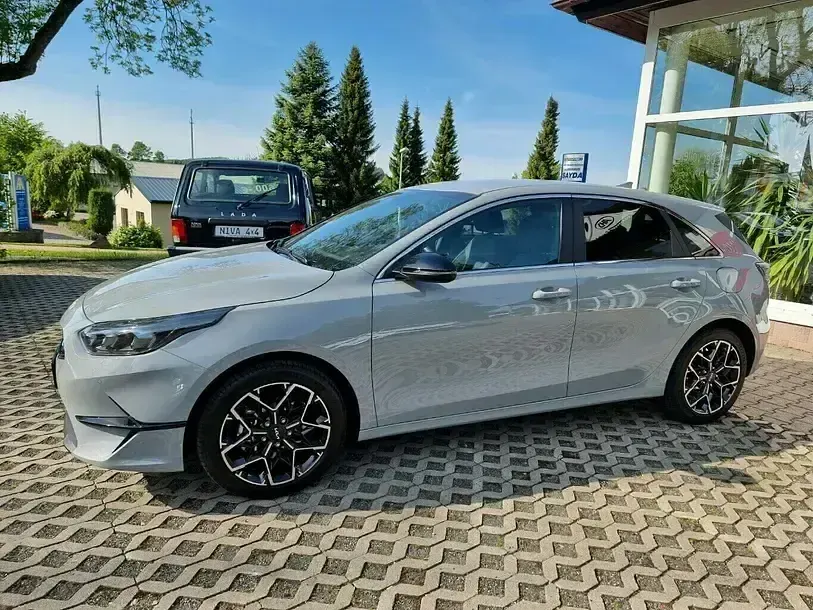 Gebraucht Kia Ceed 140 PS (102 kW) 2025 Grau Kleinwagen