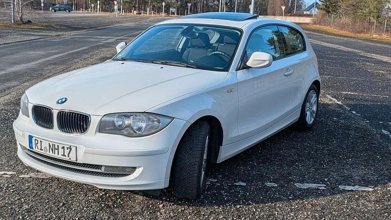 Gebraucht BMW 118 Advantage 143 PS (105 kW) 2011 Weiß Kleinwagen