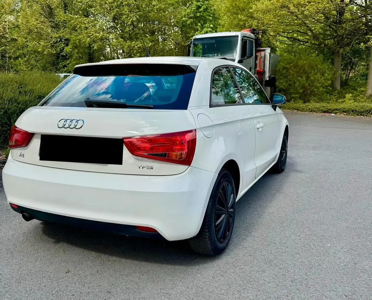 Gebraucht Audi A1 86 PS (63 kW) 2011 Weiß Kleinwagen