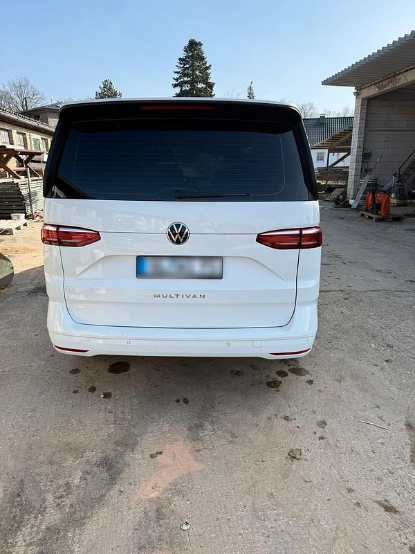 Gebraucht VW Multivan 150 PS (110 kW) 2023 Weiß Van