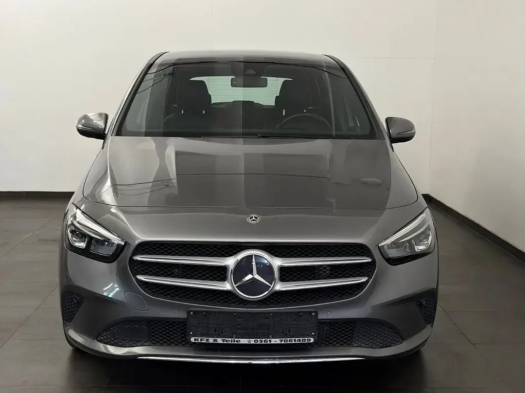 Gebraucht Mercedes B200 Business 163 PS (119 kW) 2019 Grau Kleinwagen