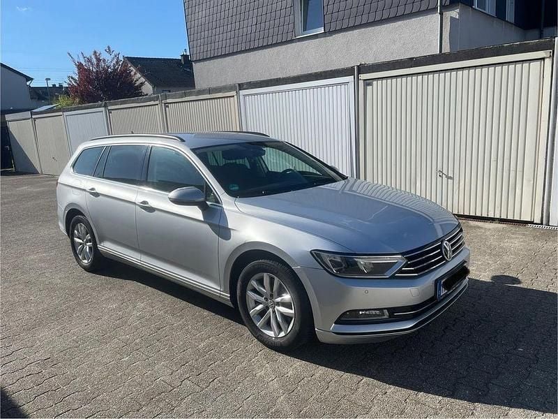 Silber Gebraucht 2015 VW Passat Comfortline Kombi | 11.600 € (Superpreis) - Bild 1/4