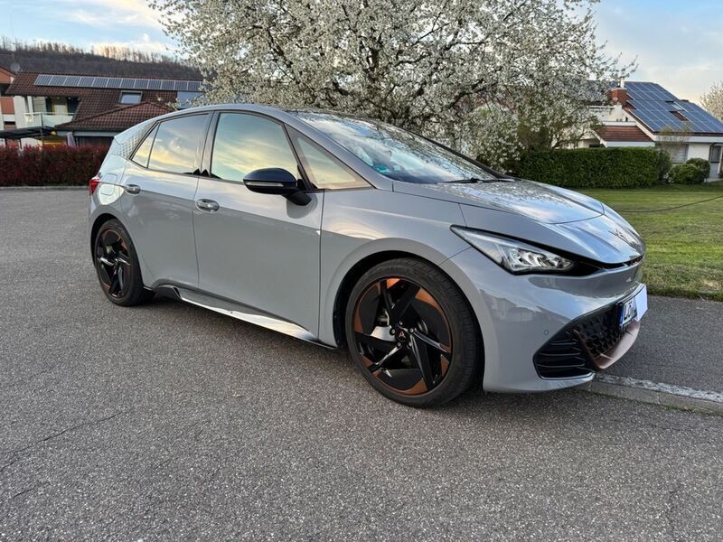 Grau Gebraucht 2022 Cupra Born Kleinwagen | 29.500 € - Bild 1/4