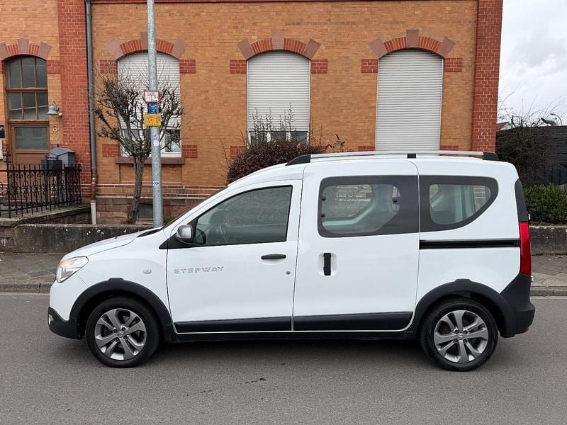 Gebraucht Dacia Dokker Stepway 116 PS (85 kW) 2016 Weiß Van / Kleinbus
