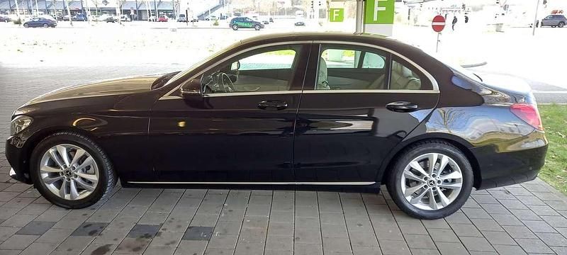 Schwarz Gebraucht 2018 Mercedes C180 Avantgarde Limousine | 21.900 € (Fairer Preis) - Bild 1/4