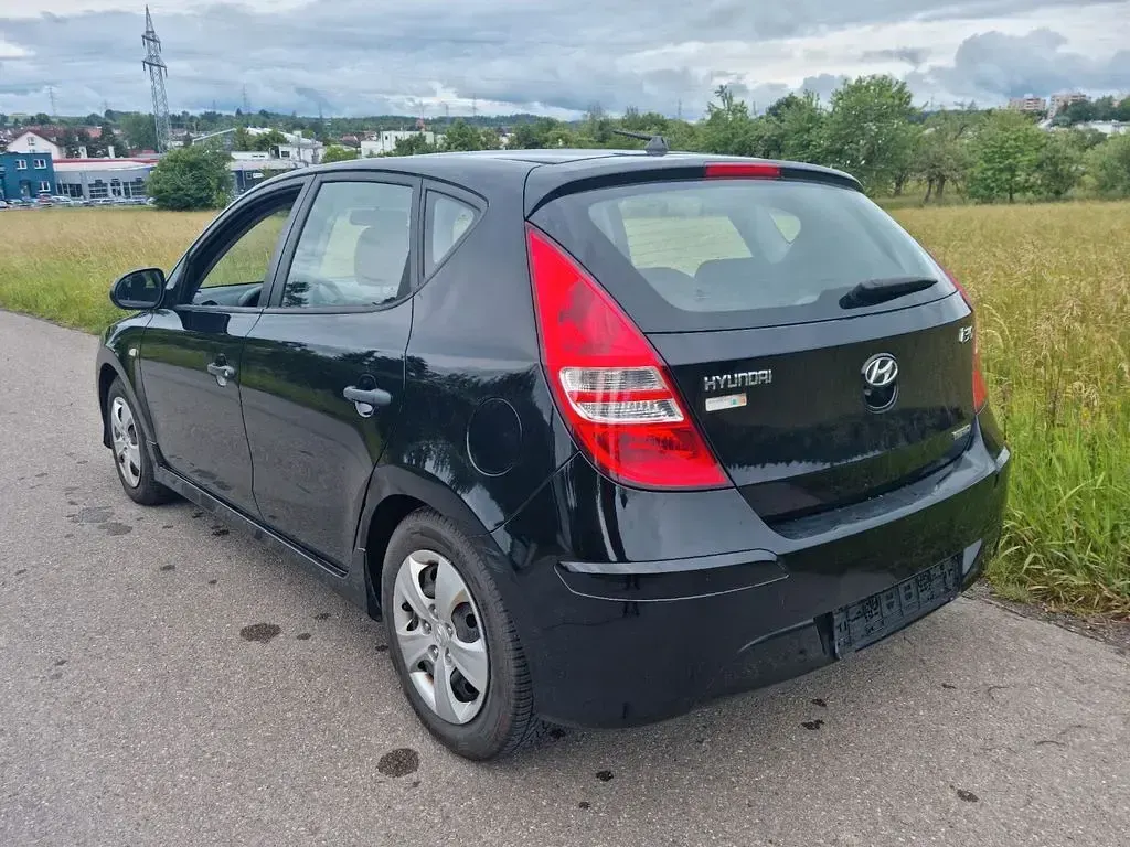 Gebraucht Hyundai i30 90 PS (66 kW) 2012 Schwarz Limousine