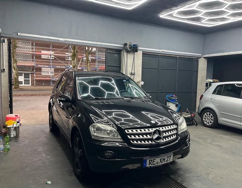 Gebraucht Mercedes ML320 224 PS (164 kW) 2006 Schwarz SUV