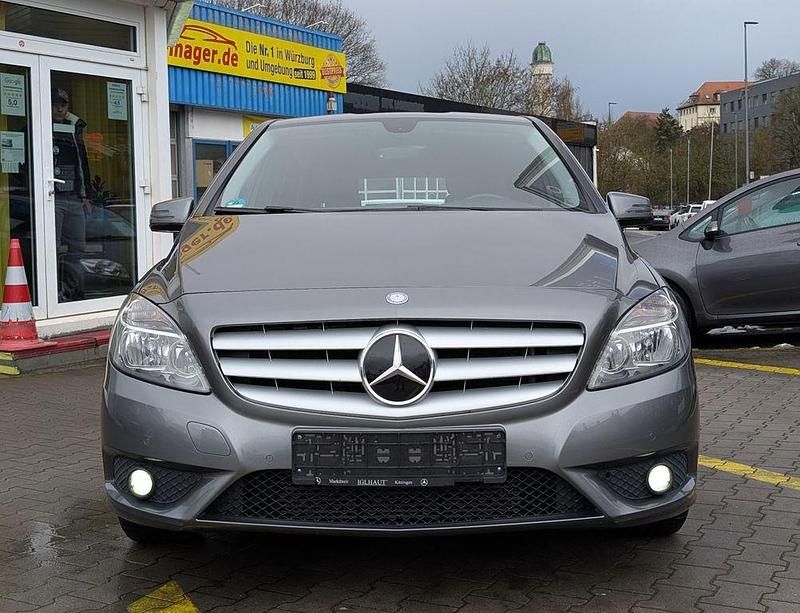 Gebraucht Mercedes B180 109 PS (80 kW) 2013 Grau Van / Kleinbus