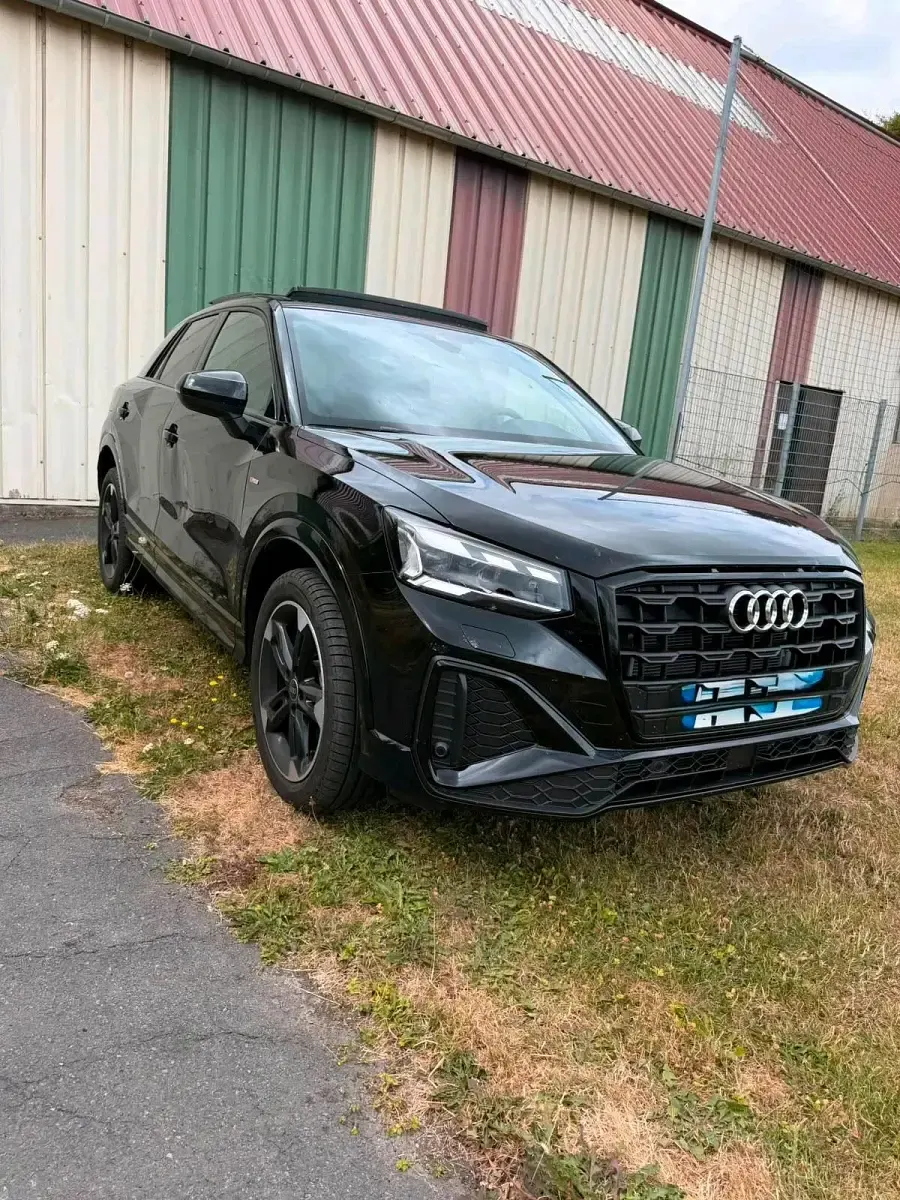 Gebraucht Audi Q2 S-Line 150 PS (110 kW) 2025 Schwarz SUV