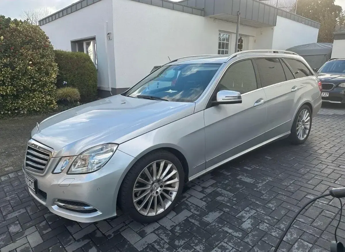 Gebraucht Mercedes E350 272 PS (200 kW) 2011 Grau Kombi