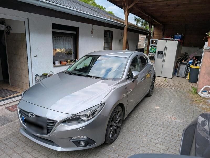 Grau Gebraucht 2016 Mazda 3 Nakama | 10.500 € (Fairer Preis) - Bild 1/4